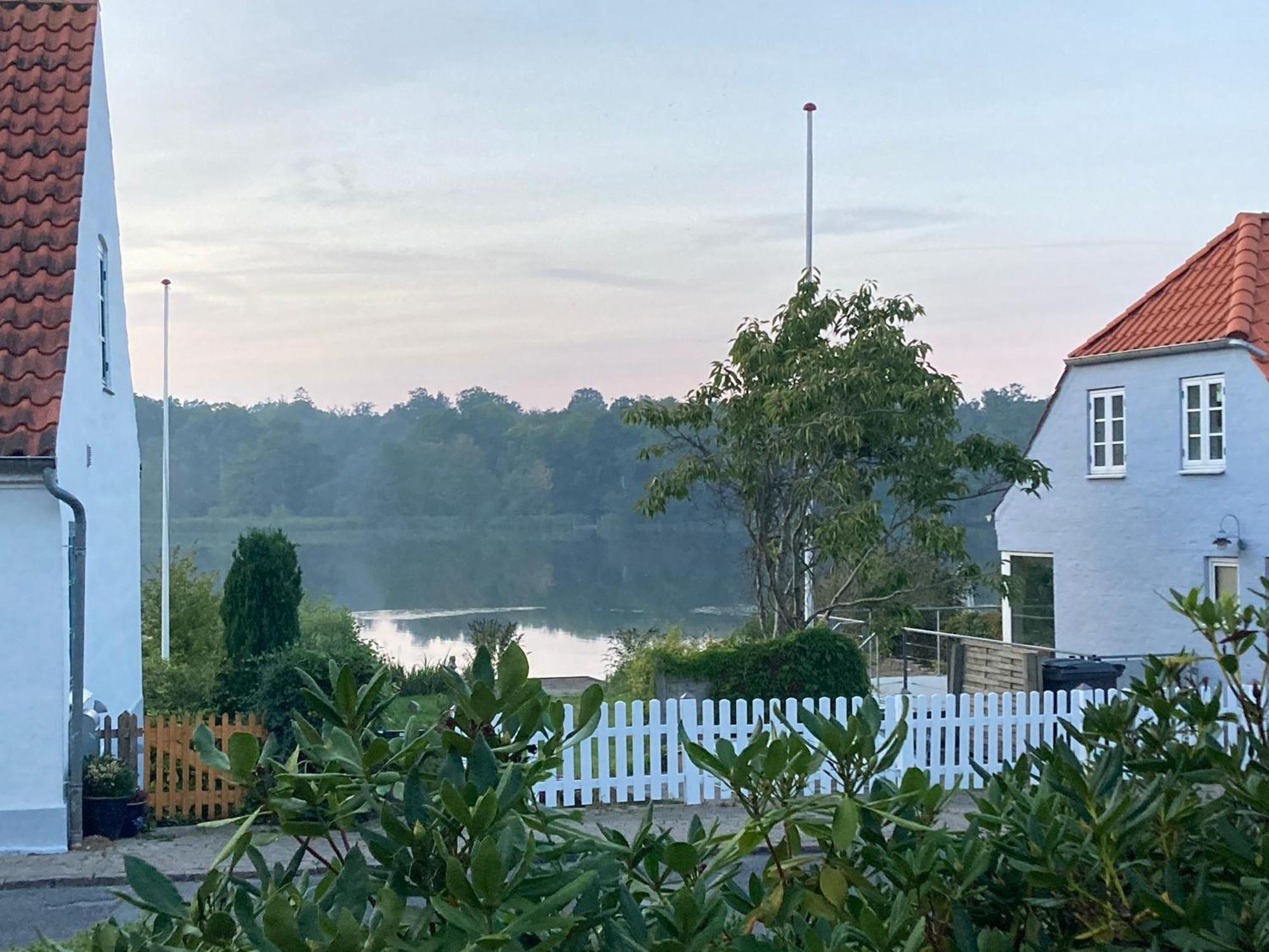 Den Gamle Skomager Hytte Ved Slotssoen Grasten Bagian luar foto
