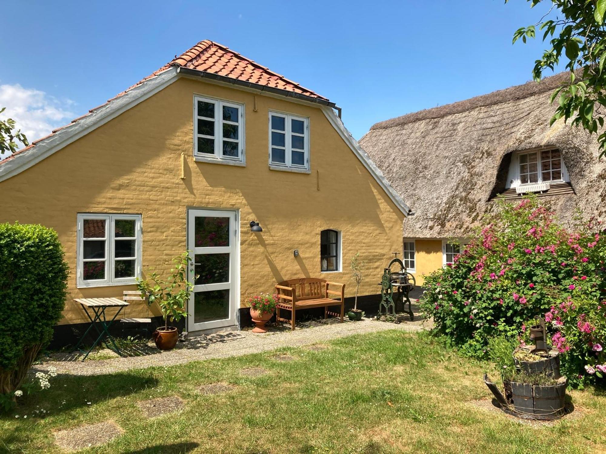 Den Gamle Skomager Hytte Ved Slotssoen Grasten Bagian luar foto